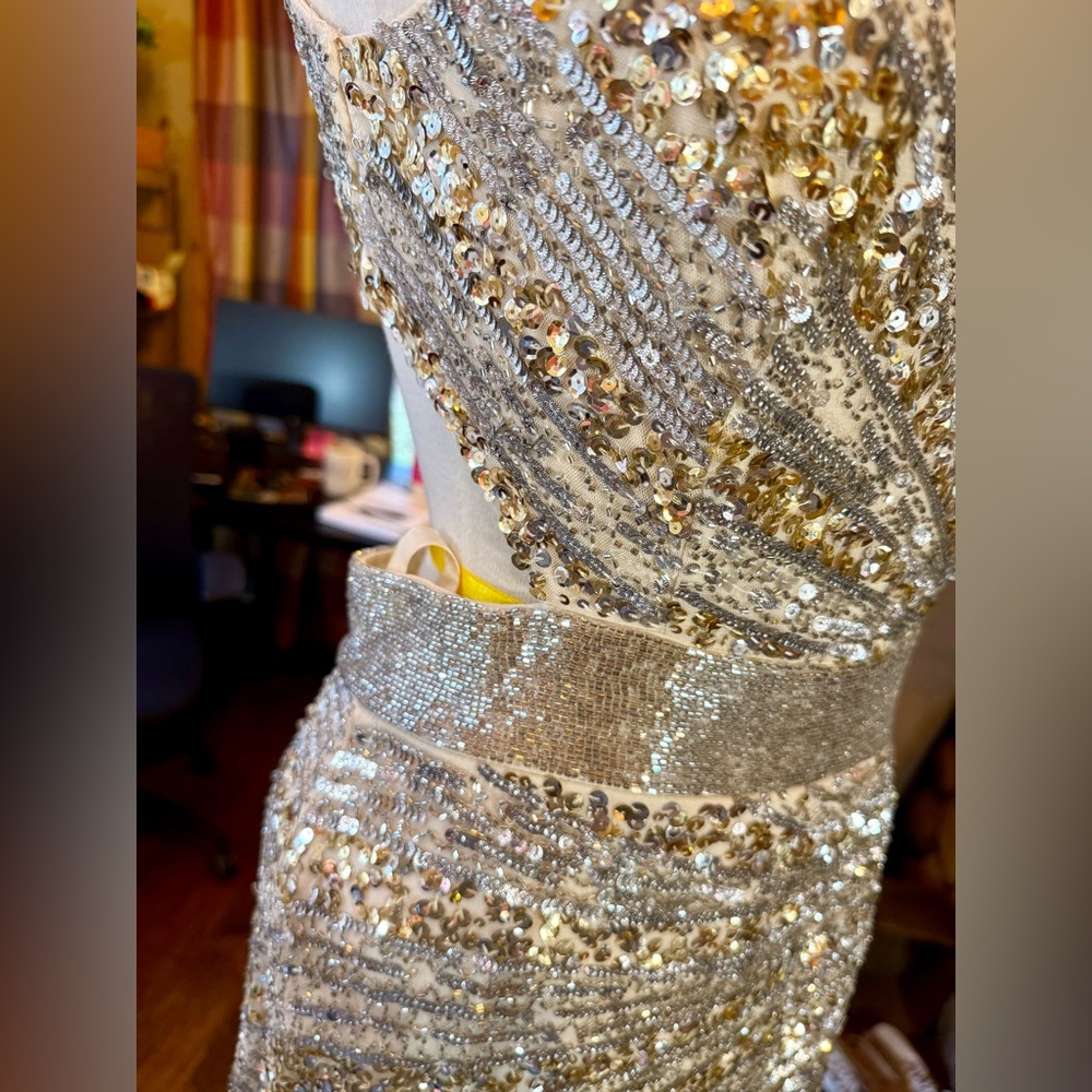Mac Duggal Gold Sequin One-Shoulder Maxi Dress 8 - Picture 12 of 14